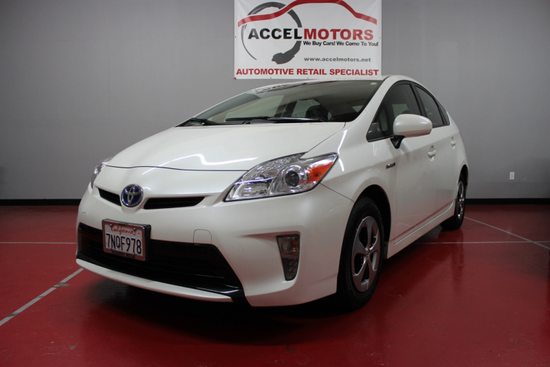 2013 Toyota Prius ハイブリッド車の代名詞! トヨタのメーカー保証有り