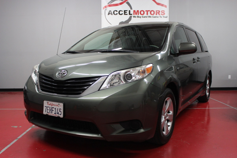 2014 Toyota Sienna トヨタの8人乗りミニバン・シエナ