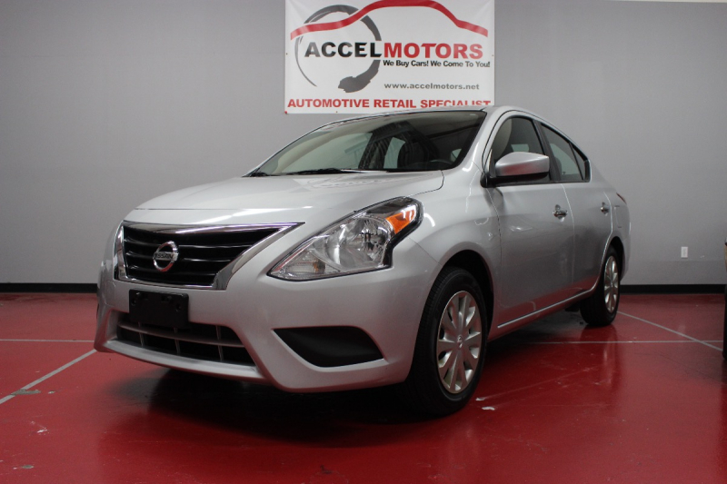 2018 Nissan Versa SV 1オーナー・低マイレージ車両