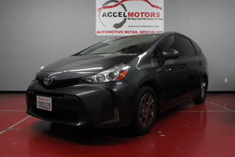 サンディエゴタウン 車販売情報 17 Toyota Prius V プリウス アルファ
