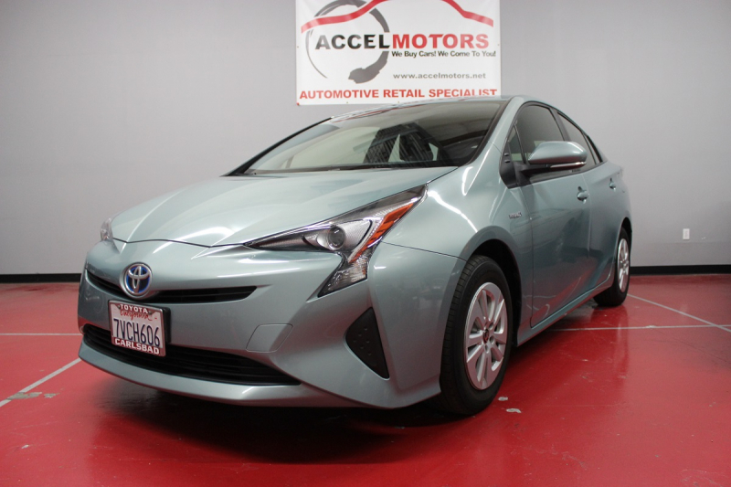 2016 Toyota Prius 超低マイルの1オーナー車!
