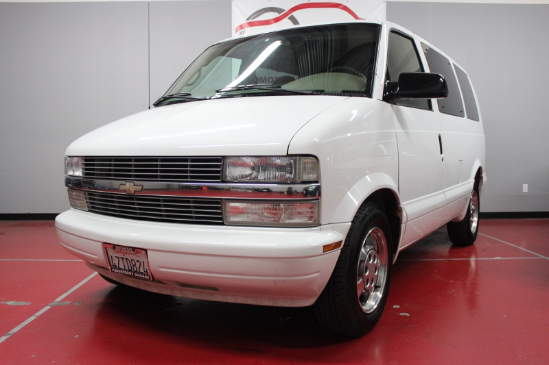 2003 Chevrolet Astro 1オーナーの低走行車両!