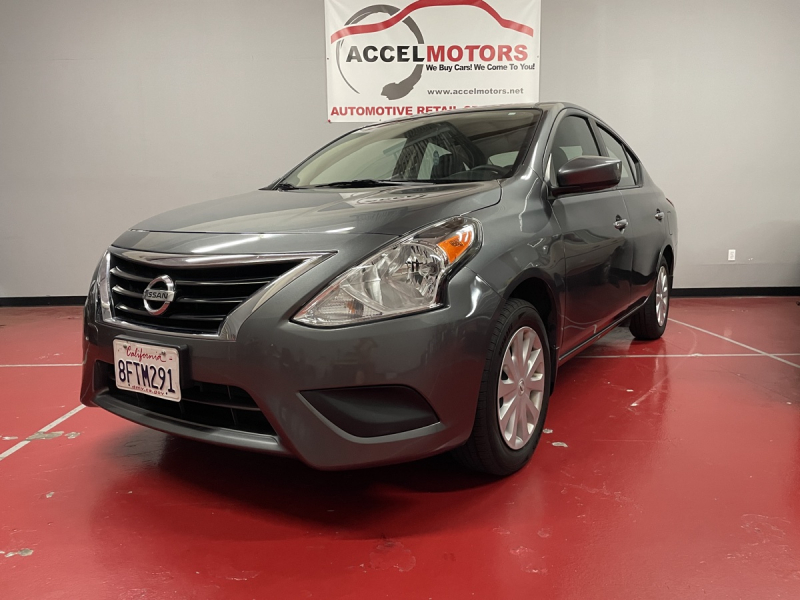 2019 Nissan Versa SV 1オーナー車!