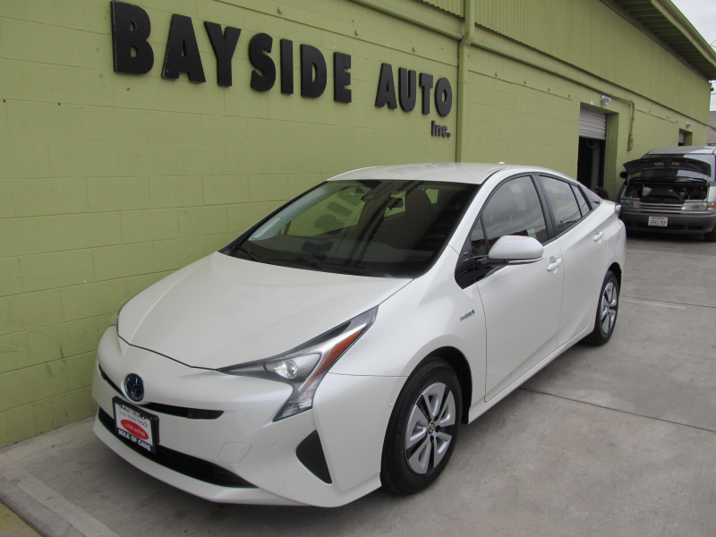2017 Toyota プリウス 日本人1オーナ車 当社で新車を納車させて頂いています、ご帰国の為 買取させて頂きました!