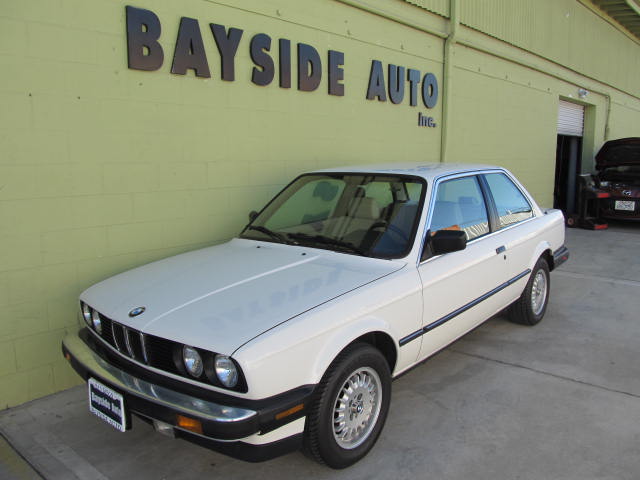 1987 BMW 325i オリジナルオーナーはアメリカ人ですが 奥様が丁寧に乗られていた最高に程度に良いです。