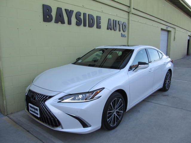 2022 Lexus ES300h
