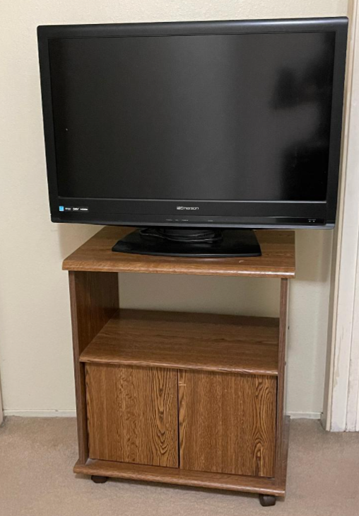 サンディエゴタウン クラシファイド[Emerson 32 inch TV with tv stand]