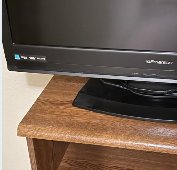サンディエゴタウン クラシファイド[Emerson 32 inch TV with tv stand]