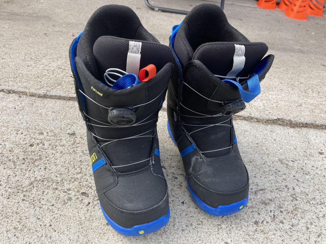 サンディエゴタウン クラシファイド[Youth Size 6 Snowboard Boots]