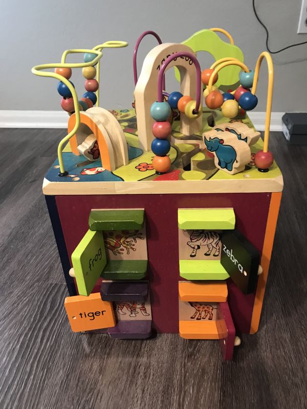 サンディエゴタウン クラシファイド[B. toys Wooden Activity Cube Zany Zoo]