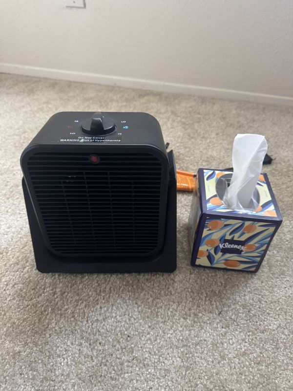 大きさの参考にティッシュの箱と比較してみました。