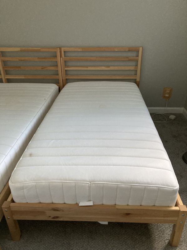 汚れありますがカバーで覆えば、スプリングはまだヘタってないのでまだまだ使えます。