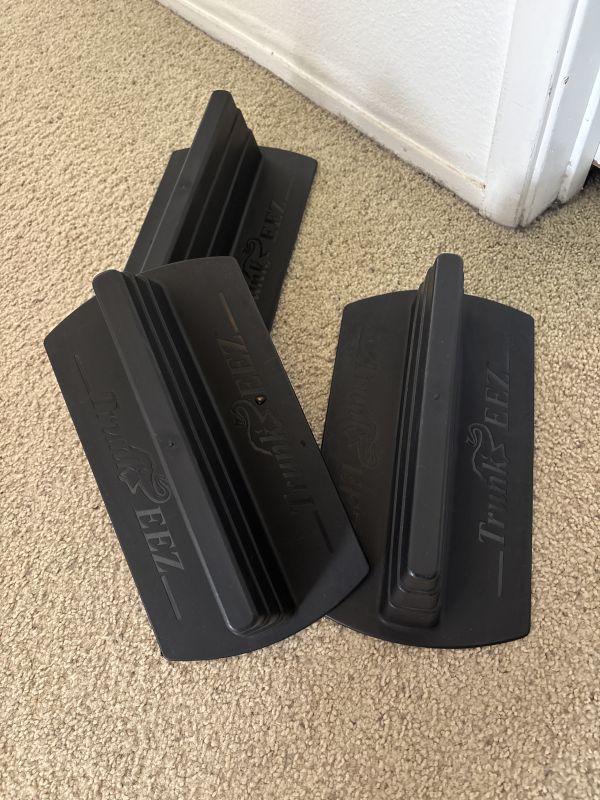 裏は､ギザギザのはとマジックテープがあります。